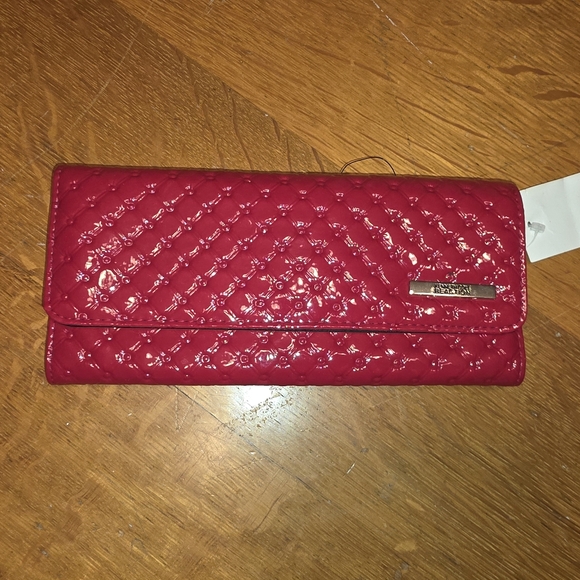 NWT Red Kenneth Cole Reaction Signature Women's Wallet - Picture 1 of 5
